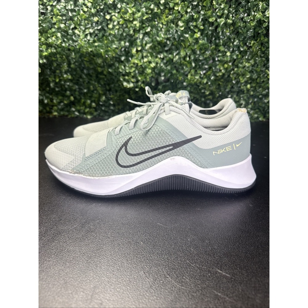 Nike MC Trainer 2 sneakers Women Size 11 Light Silver Mica Green Mesh Shoes